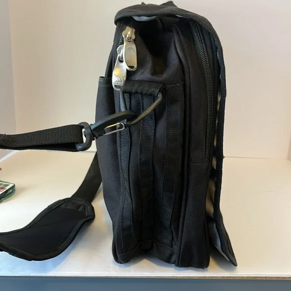 Adidas Black Laptop Bag Commuter Satchel Tote with Adjustable & Removable Strap - Picture 3 of 16
